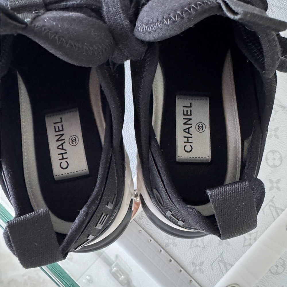 Chanel 🖤 Mint! Black and White Sneakers Sz 38 Whole Package - Picture 8 of 14